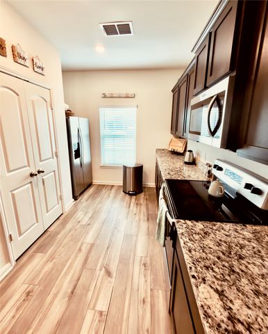 196 Cattlemans Creek Road W, Newark, TX 76071