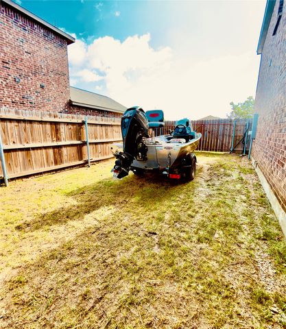 196 Cattlemans Creek Road W, Newark, TX 76071