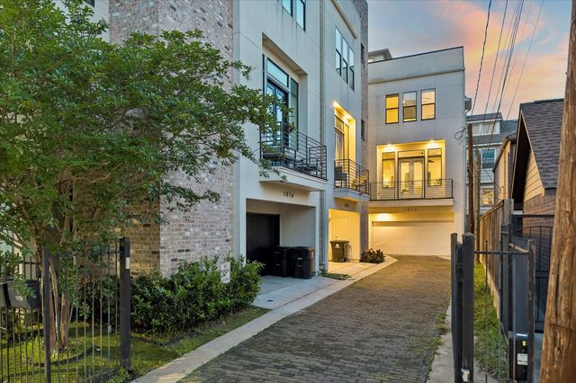 1012 Robin Street, Houston, TX 77019