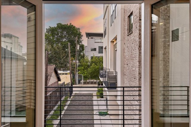 1012 Robin Street, Houston, TX 77019