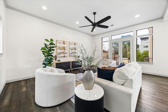 1012 Robin Street, Houston, TX 77019