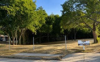1135 Betterton Circle, Dallas, TX 75203