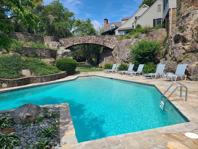 100 Scenic Highway One, Lookout Mountain, TN 37350