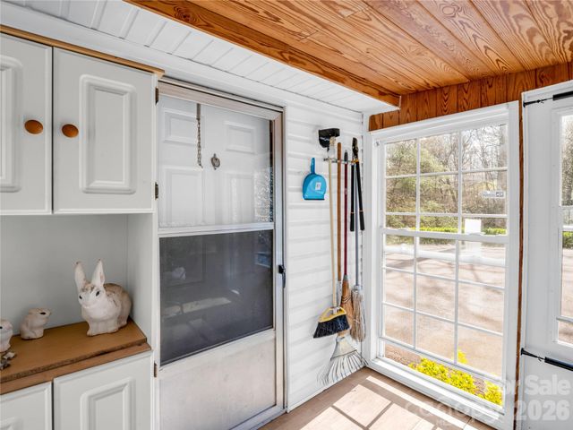 48 Laurel Cove Road, Leicester, NC 28748