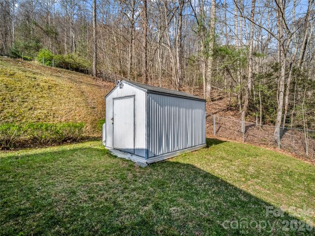 48 Laurel Cove Road, Leicester, NC 28748