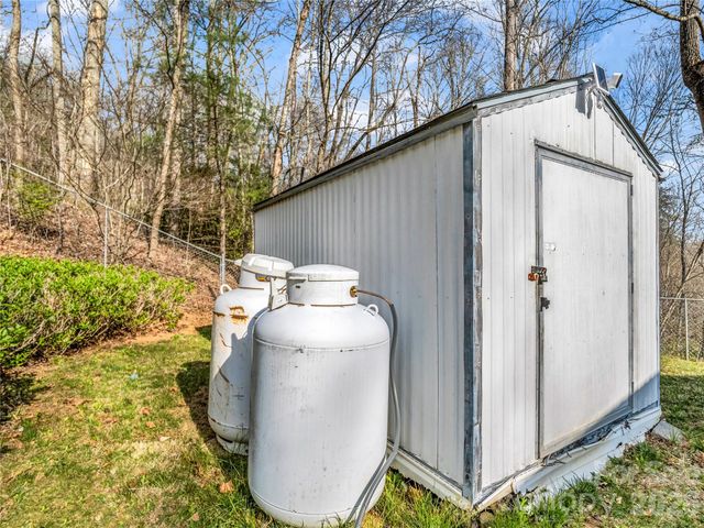 48 Laurel Cove Road, Leicester, NC 28748