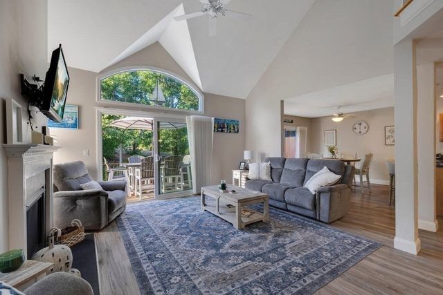 5 Sea Knoll Court 5, Bourne, MA 02532