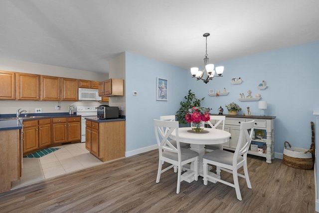 5 Sea Knoll Court 5, Bourne, MA 02532