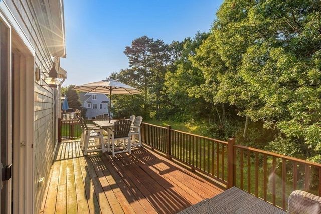 5 Sea Knoll Court 5, Bourne, MA 02532