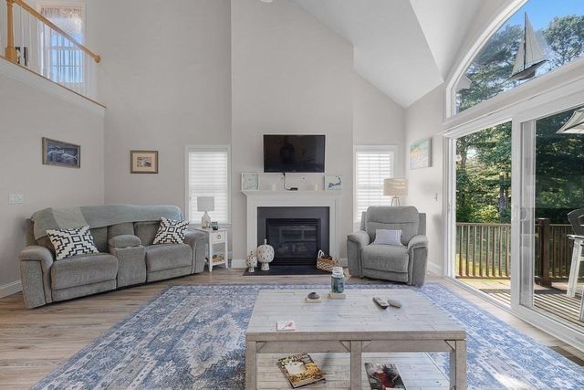 5 Sea Knoll Court 5, Bourne, MA 02532