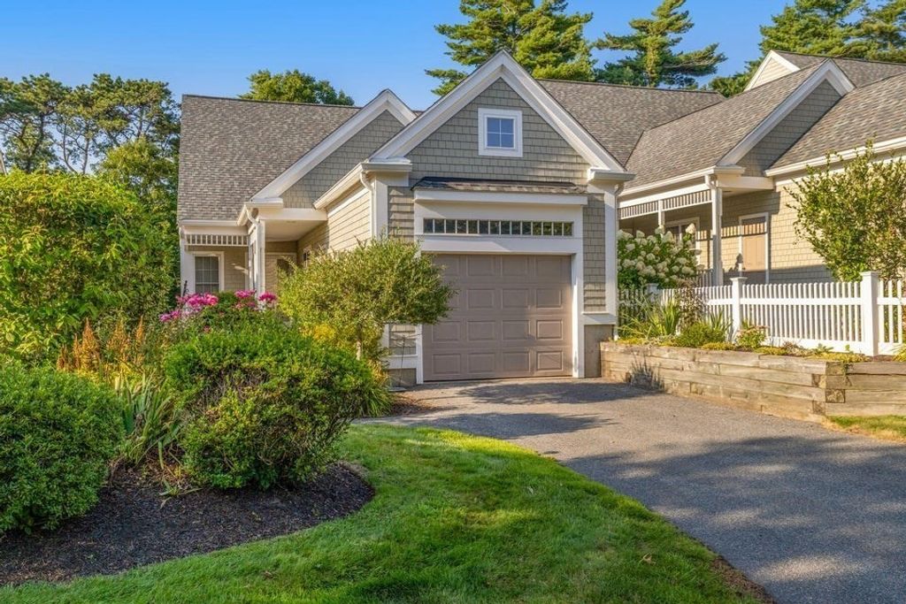 5 Sea Knoll Court 5, Bourne, MA 02532