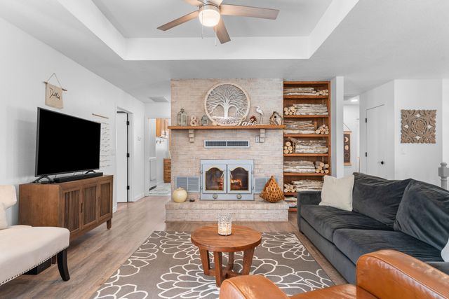 111 Townsend Court, Hollister, MO 65672