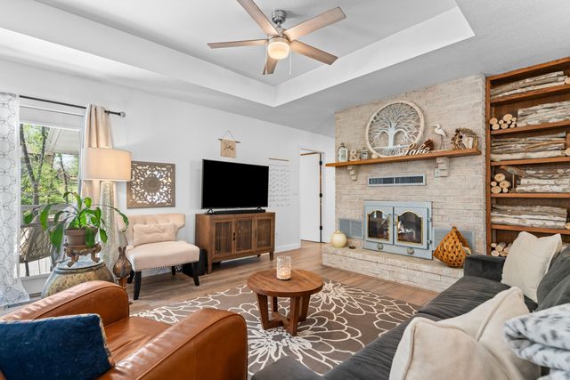 111 Townsend Court, Hollister, MO 65672