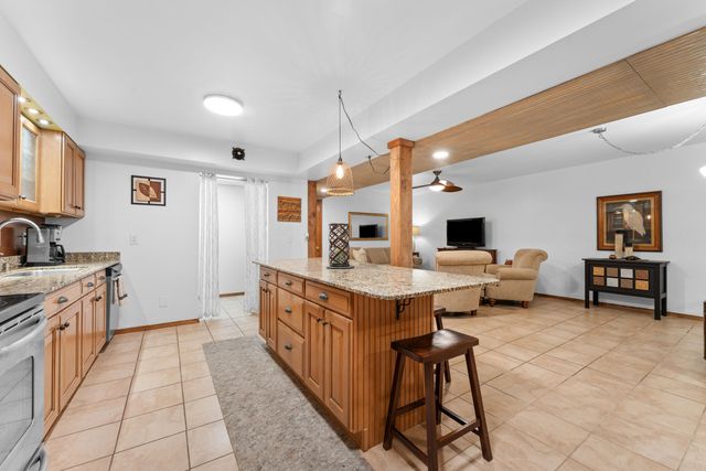 111 Townsend Court, Hollister, MO 65672