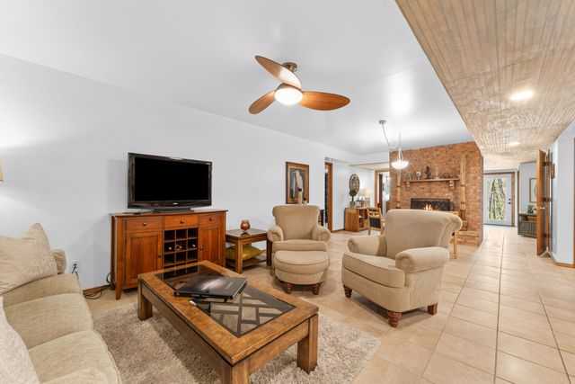 111 Townsend Court, Hollister, MO 65672