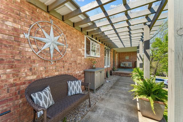111 Townsend Court, Hollister, MO 65672