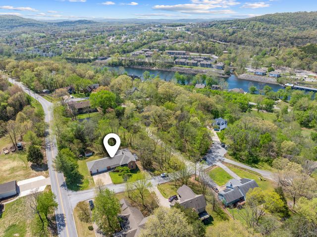 111 Townsend Court, Hollister, MO 65672
