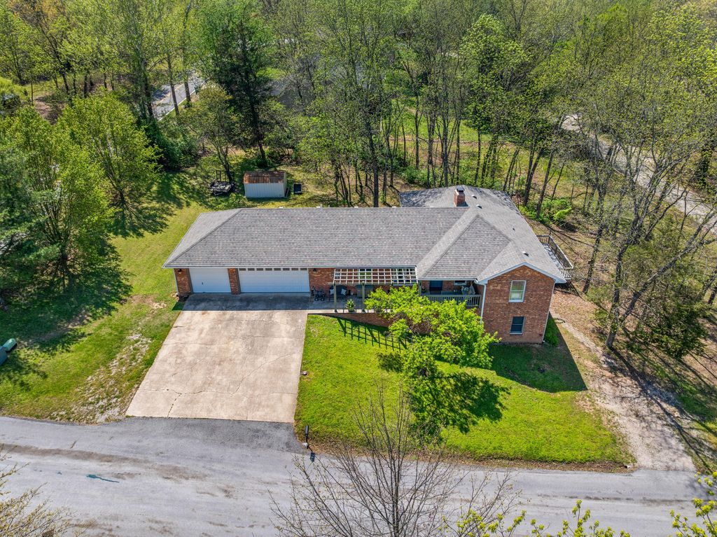 111 Townsend Court, Hollister, MO 65672
