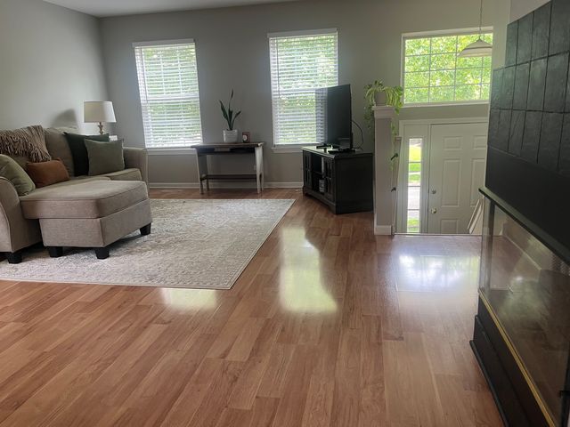 886 Essex Circle, Grayslake, IL 60030