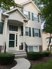 886 Essex Circle, Grayslake, IL 60030