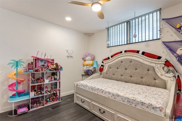 469 Ena Road 3404, Honolulu, HI 96815