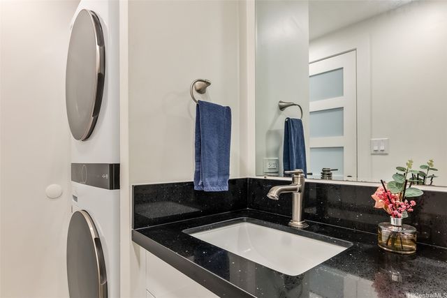 469 Ena Road 3404, Honolulu, HI 96815