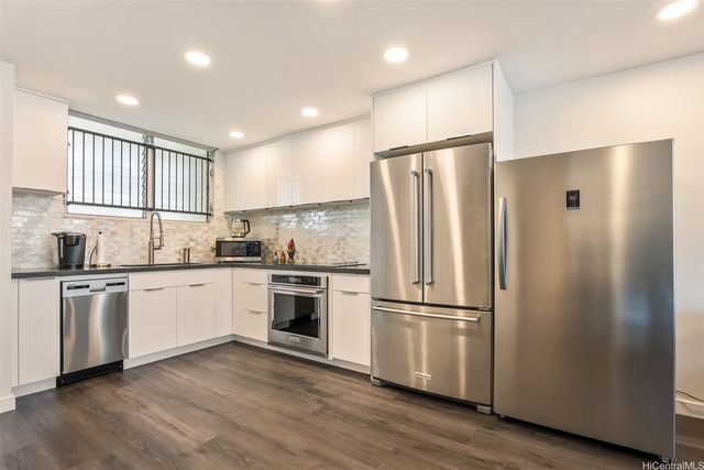 469 Ena Road 3404, Honolulu, HI 96815