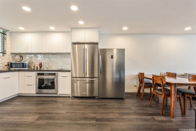 469 Ena Road 3404, Honolulu, HI 96815