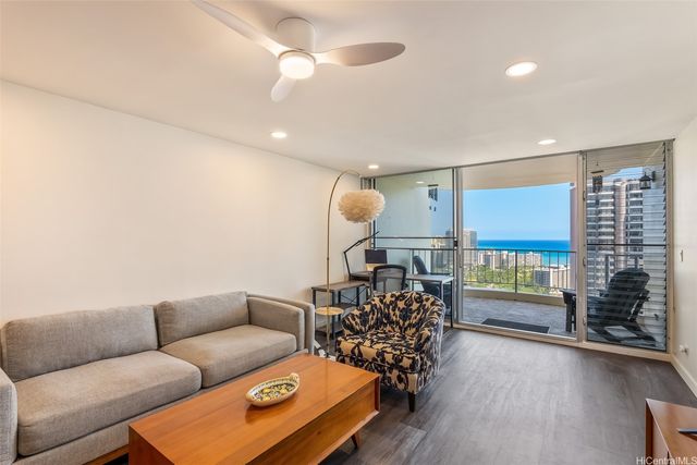 469 Ena Road 3404, Honolulu, HI 96815