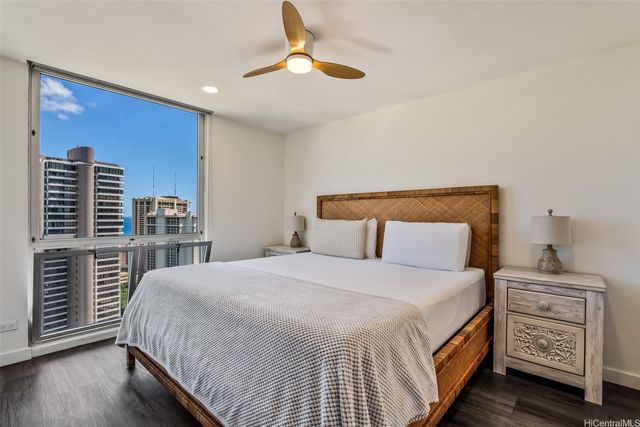 469 Ena Road 3404, Honolulu, HI 96815