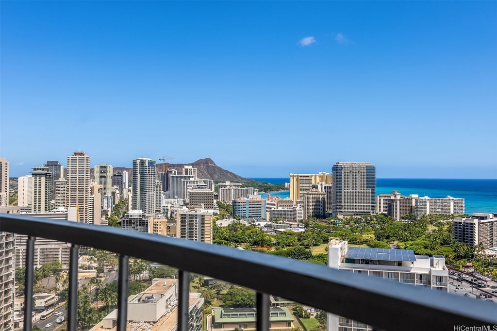 469 Ena Road 3404, Honolulu, HI 96815