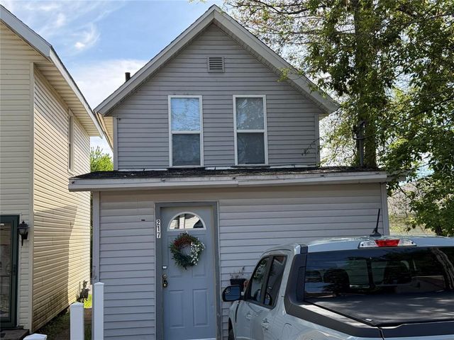 217 High Street, Chippewa Falls, WI 54729