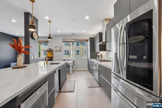 282 Roslyn Court 282X, West New York, NJ 07093