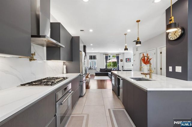 282 Roslyn Court 282X, West New York, NJ 07093