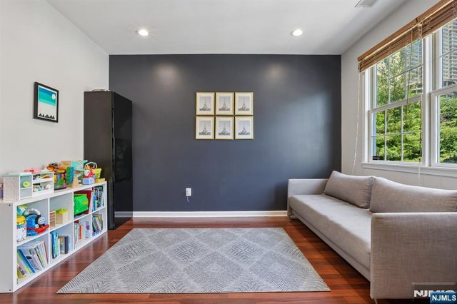 282 Roslyn Court 282X, West New York, NJ 07093