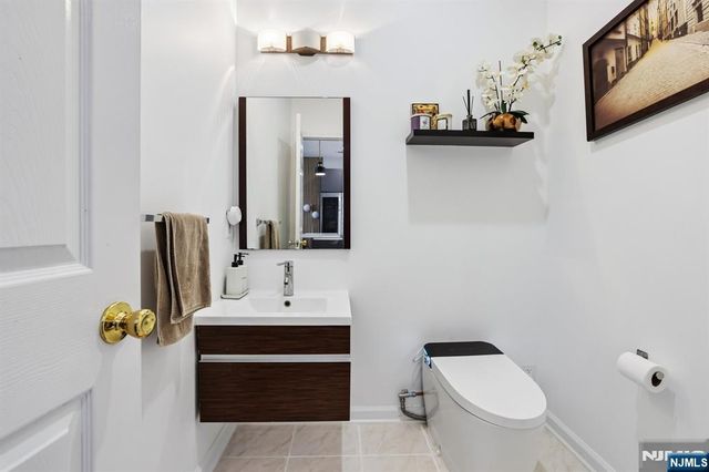 282 Roslyn Court 282X, West New York, NJ 07093