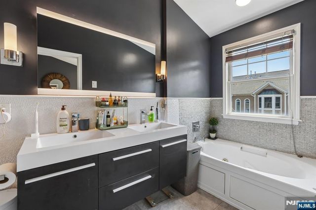 282 Roslyn Court 282X, West New York, NJ 07093