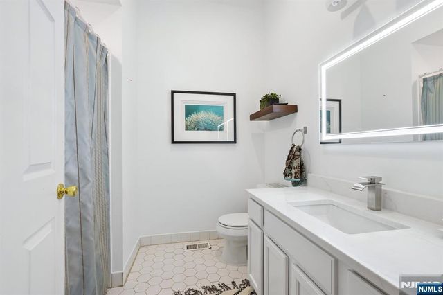 282 Roslyn Court 282X, West New York, NJ 07093