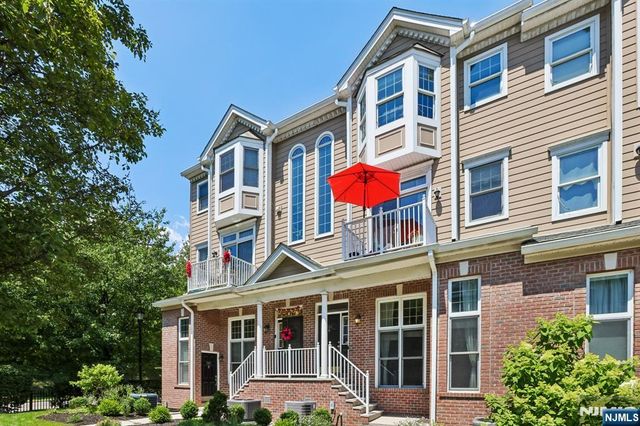 282 Roslyn Court 282X, West New York, NJ 07093
