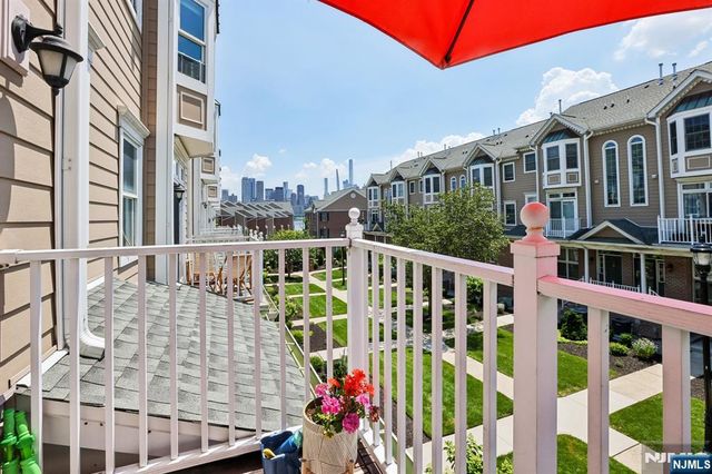 282 Roslyn Court 282X, West New York, NJ 07093