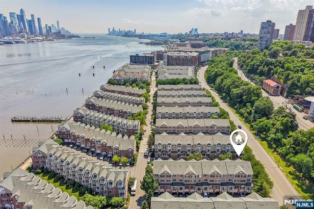 282 Roslyn Court 282X, West New York, NJ 07093