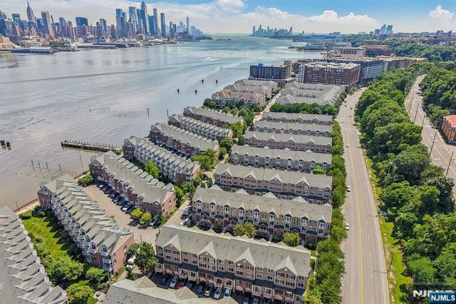 282 Roslyn Court 282X, West New York, NJ 07093