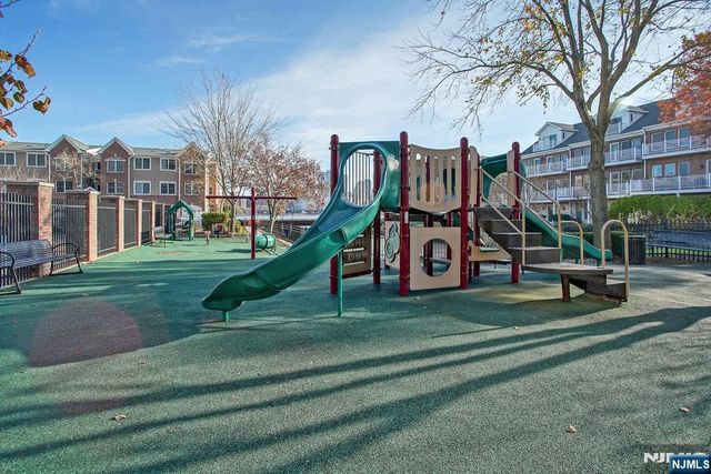 282 Roslyn Court 282X, West New York, NJ 07093