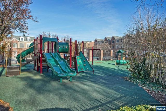 282 Roslyn Court 282X, West New York, NJ 07093