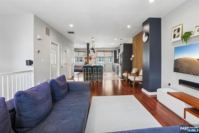 282 Roslyn Court 282X, West New York, NJ 07093