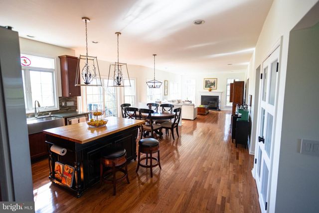 178 WARNER RD, Columbus, NJ 08022