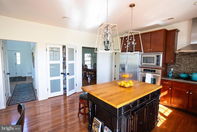178 WARNER RD, Columbus, NJ 08022