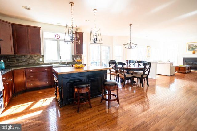 178 WARNER RD, Columbus, NJ 08022