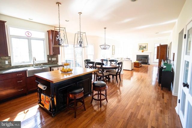 178 WARNER RD, Columbus, NJ 08022