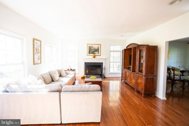 178 WARNER RD, Columbus, NJ 08022